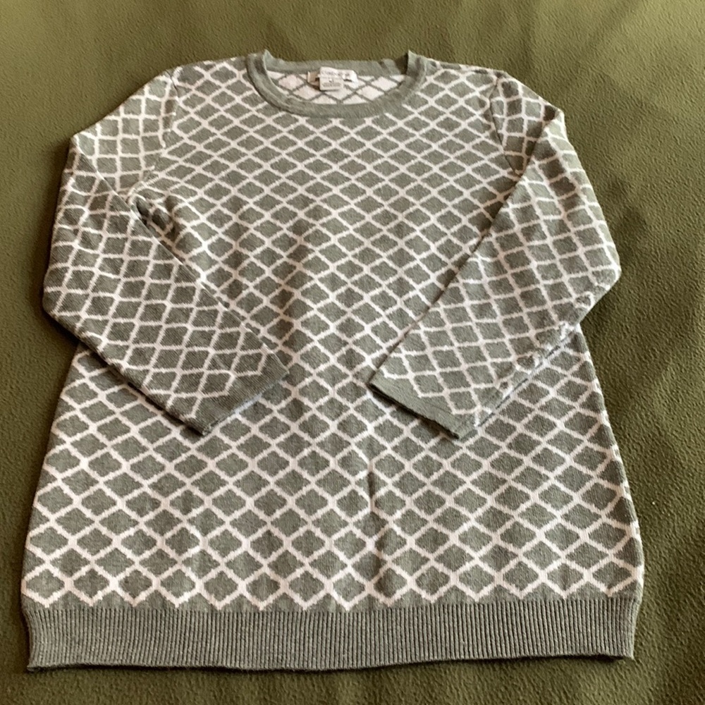Liz Claiborne gray and white sweater. Size Tall Medium. 3/4 length sleeves. - Picture 1 of 3
